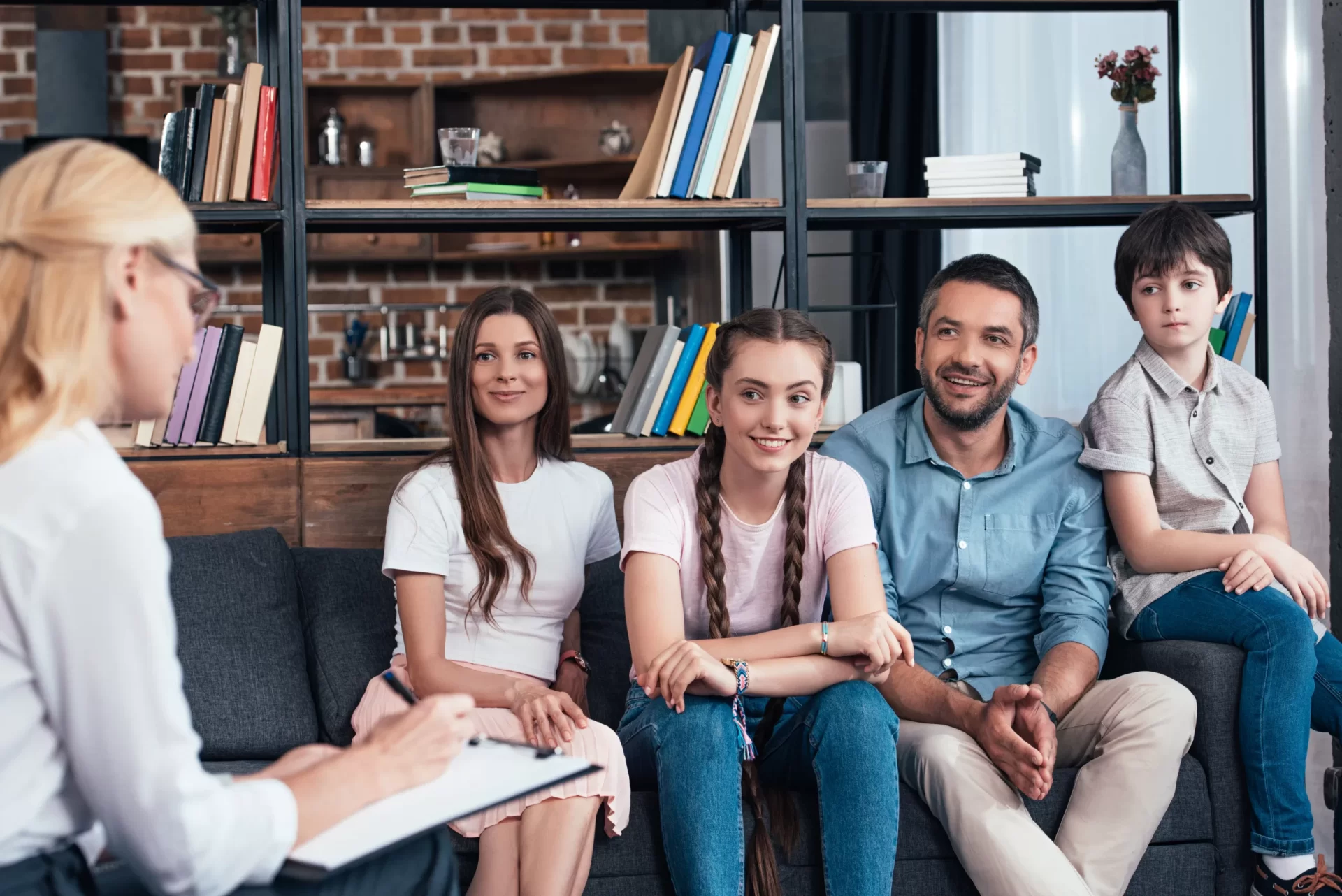 familia feliz em psicoterapia familiar